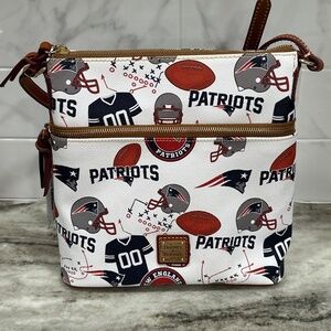 New England PATRIOTS Football Dooney & Bourke Game Day CROSSBODY Purse Bag NFL